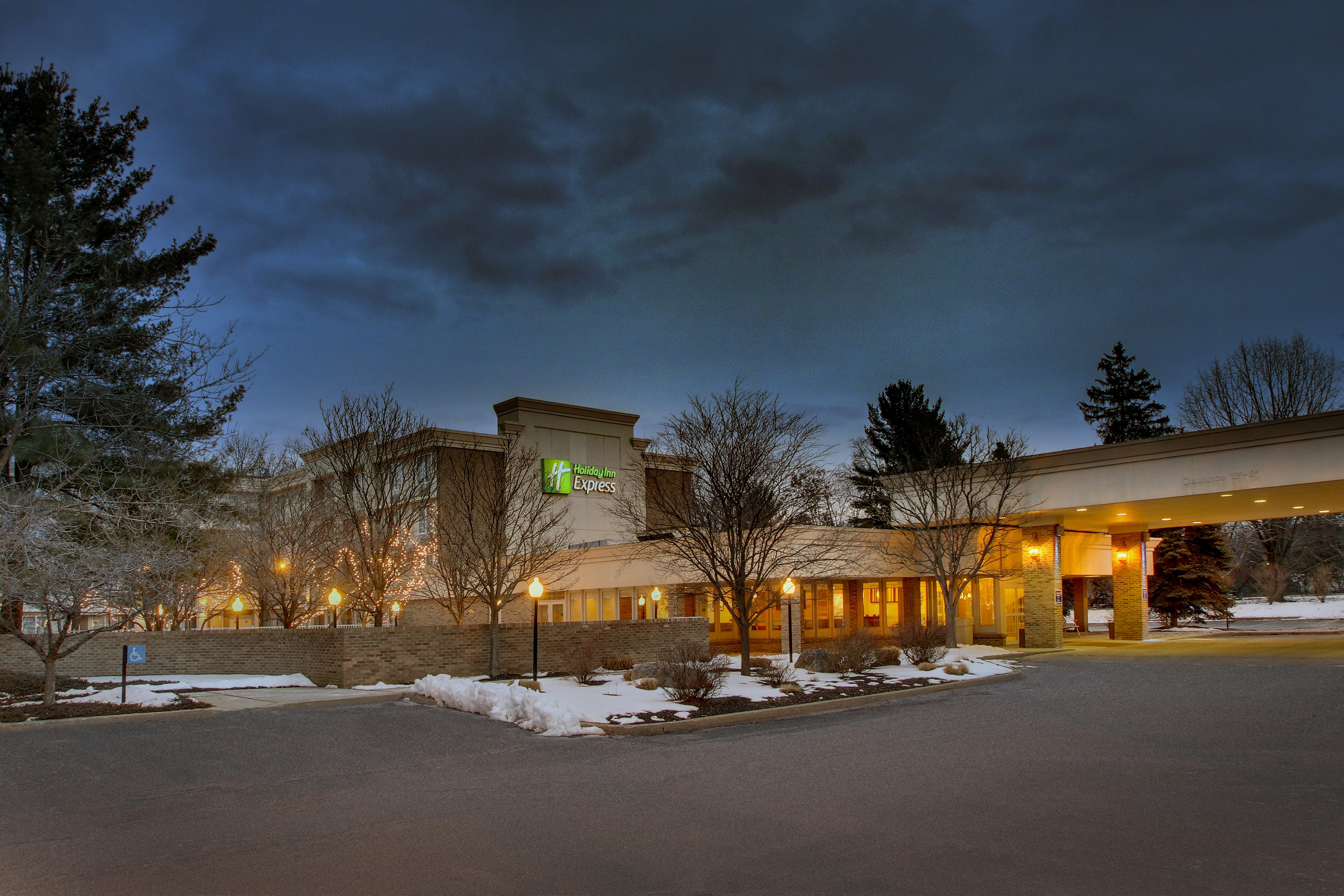 Holiday Inn Express Poughkeepsie By Ihg Bagian luar foto