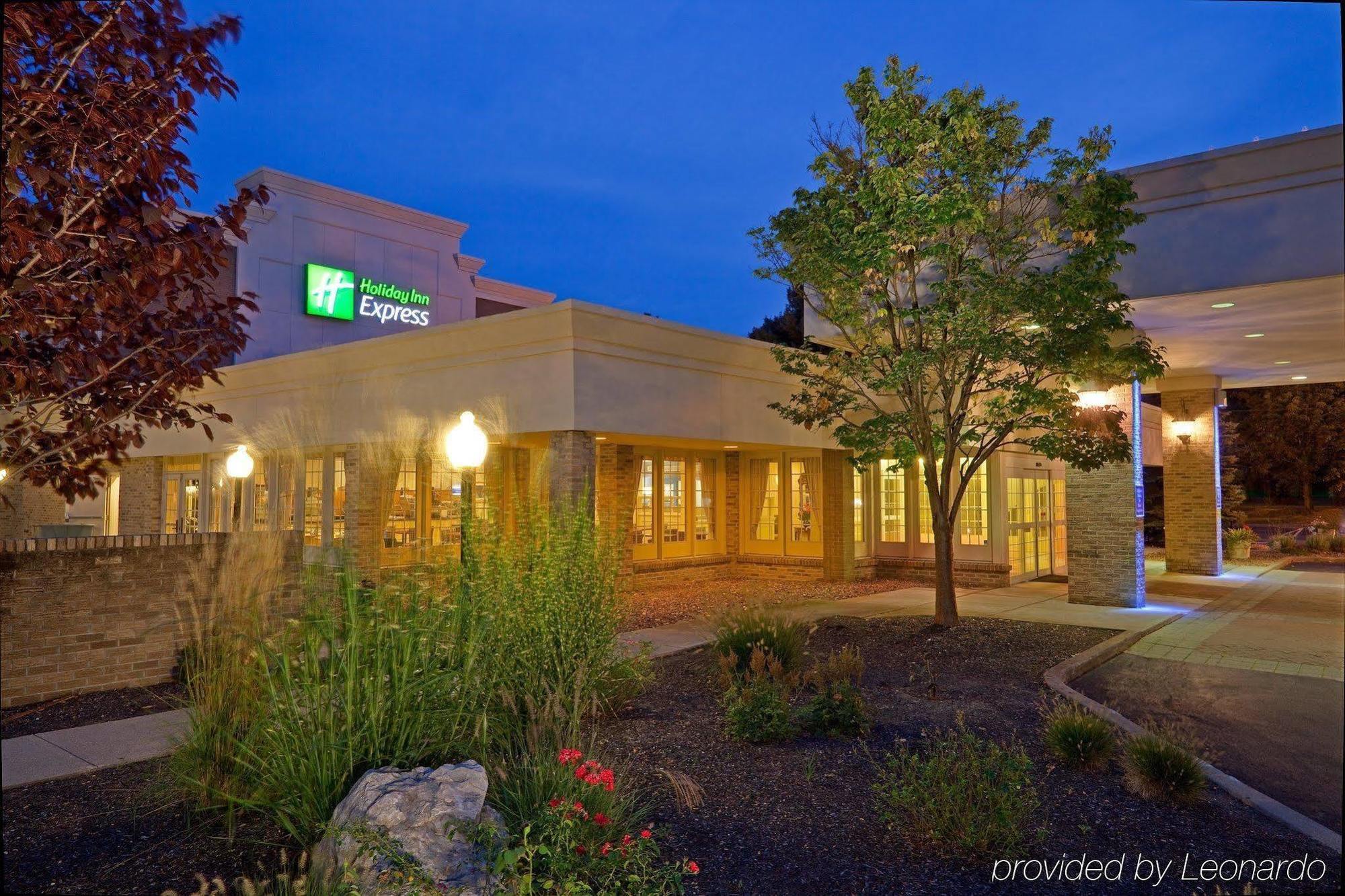 Holiday Inn Express Poughkeepsie By Ihg Bagian luar foto