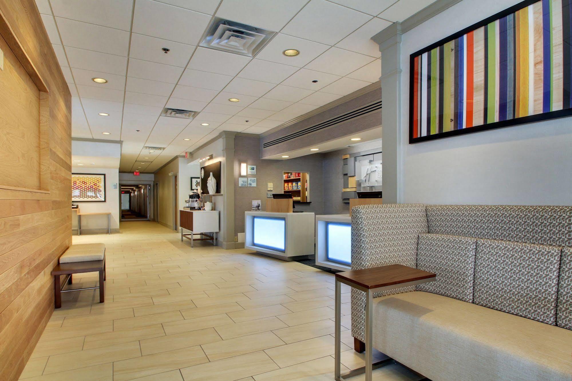 Holiday Inn Express Poughkeepsie By Ihg Bagian luar foto